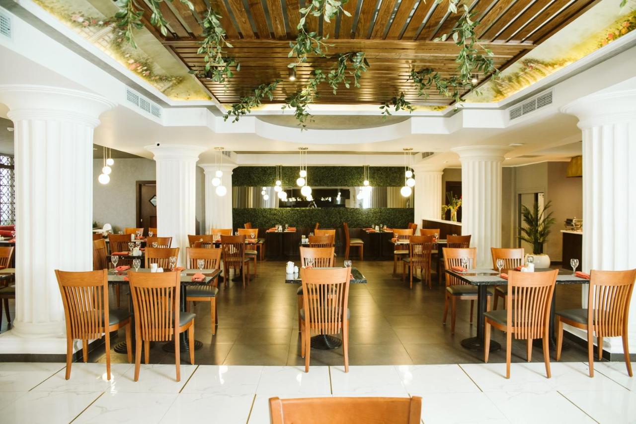 pyramisa suites hotel restaurant