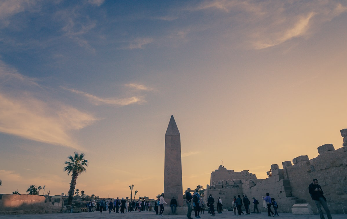 mooie obelisk in karnak