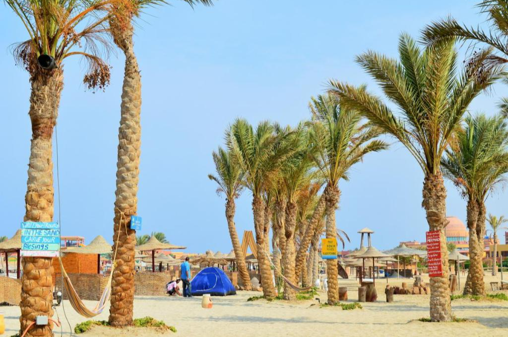 abu dabbab lodge strand