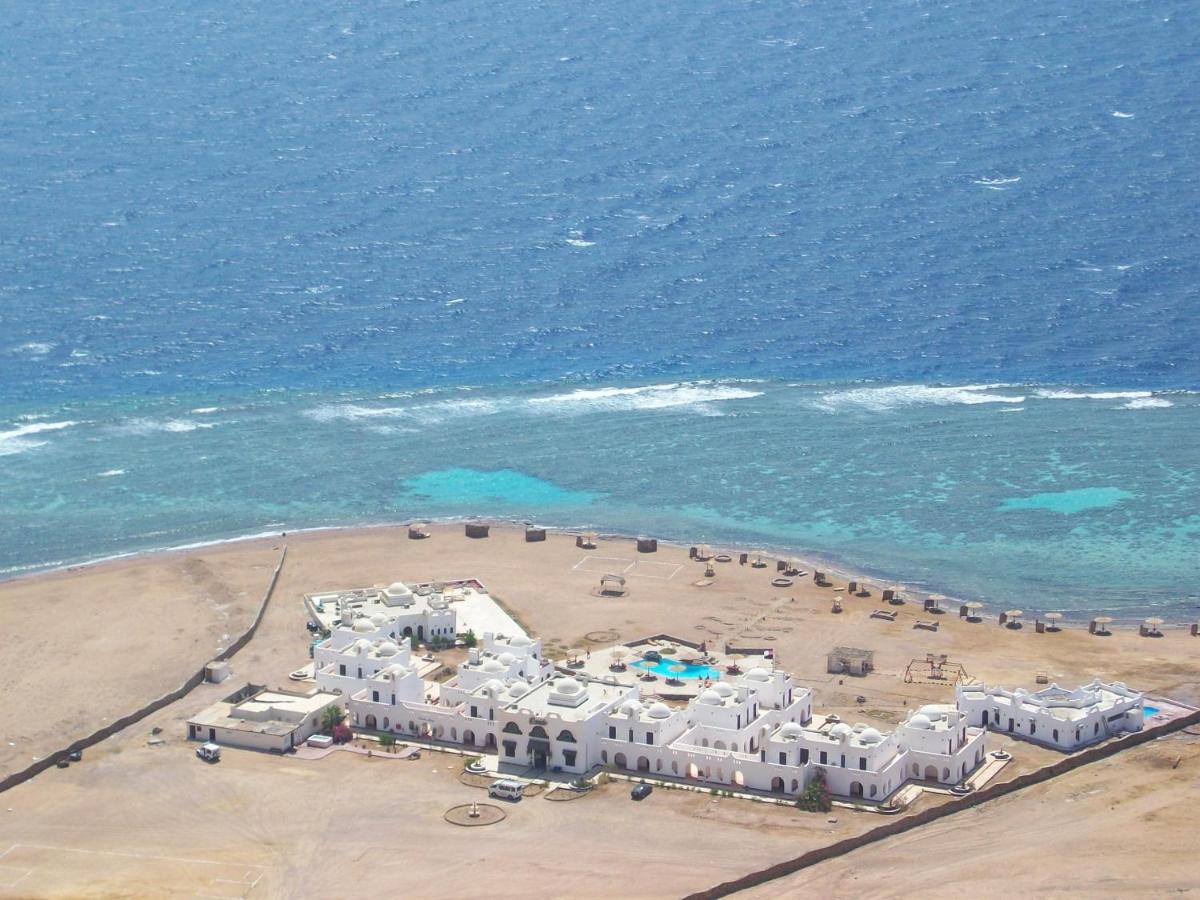 Daniela diving village van boven